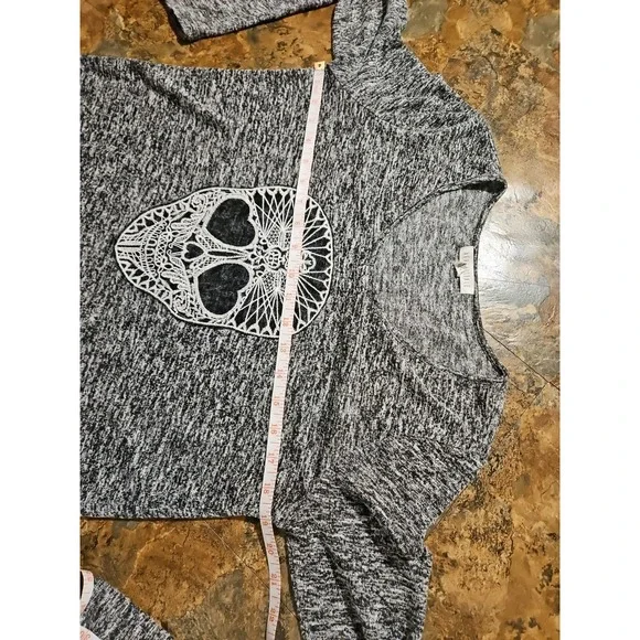 Aeropostale Knit Sweater womens Large‎ Black White Skull Long Sleeves (A154) - Picture 6 of 6